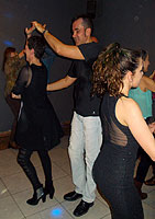 Haz clic para ampliar. Fiesta de baile en el discopub DLuxe, 29 marzo 2015. BAILAFACIL: lo mejor para bailar en Gijón. Copyright © www.bailafacil.es