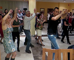 Haz clic para ampliar. Cena baile fin de curso en Hotel Villa de Gijón, 13 junio 2015. BAILAFACIL: lo mejor para bailar en Gijón. Copyright © www.bailafacil.es